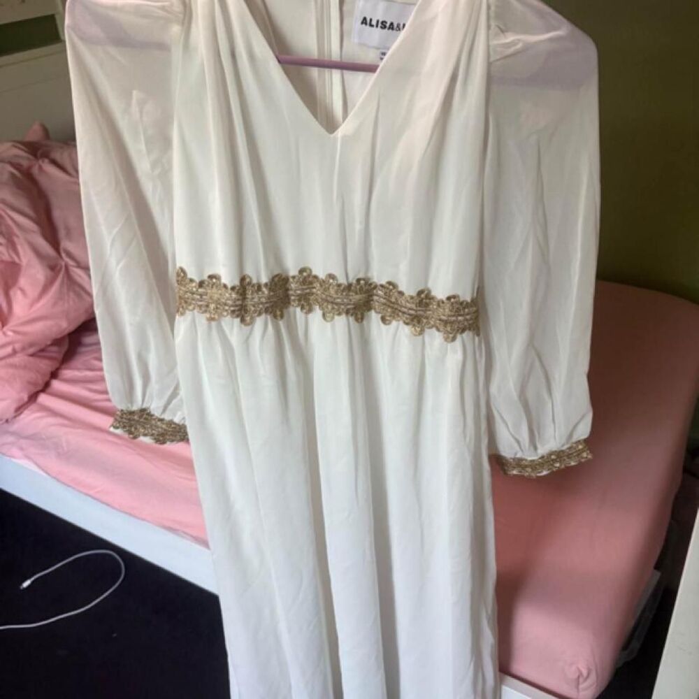 The-unbranded-brand Women's White and Cream Dress